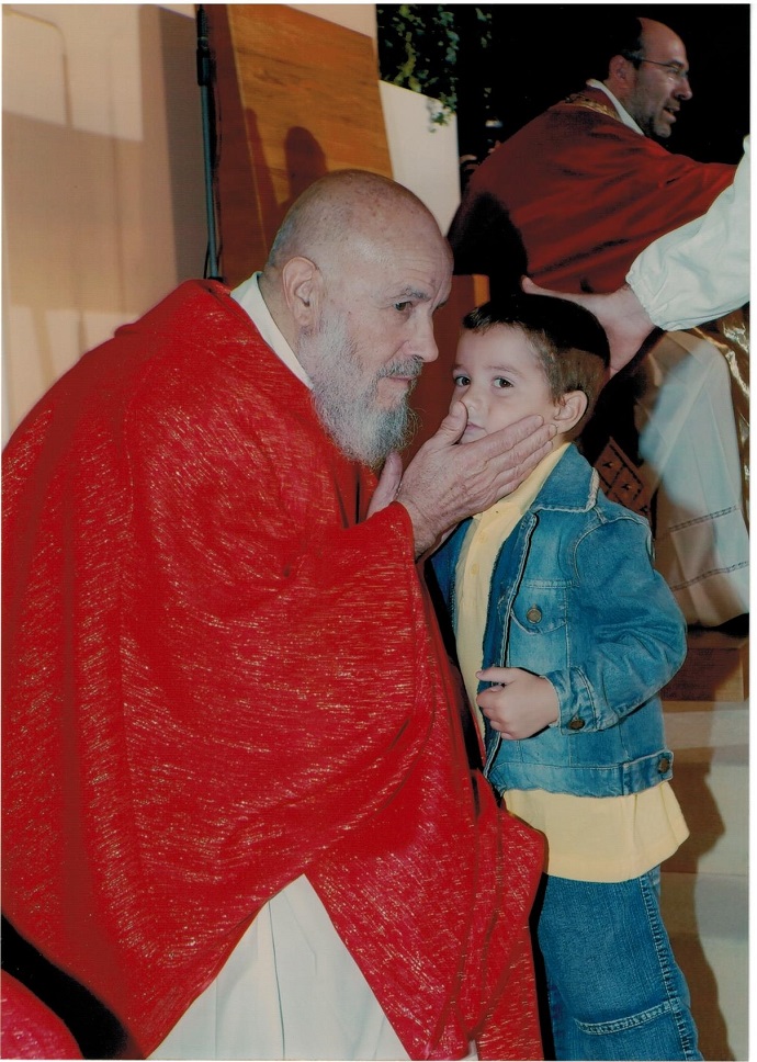 MONUMENTO AL FONDATORE DEI CENTRI PADRE PIO