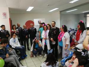 Donazione uova di Pasquali dai carabinieri