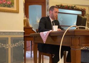 Dott. Nenna mentre discute on line la sua Tesi